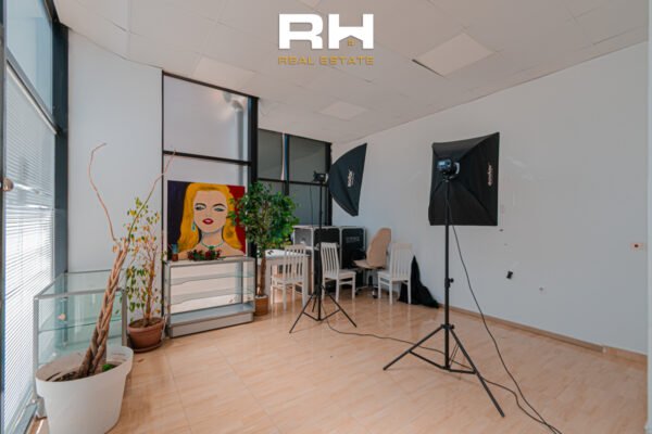 Lokal 30m² me #QIRA në Emshir