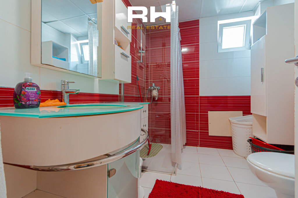 Banesë 150m² + 30m² në SHITJE në Dardani