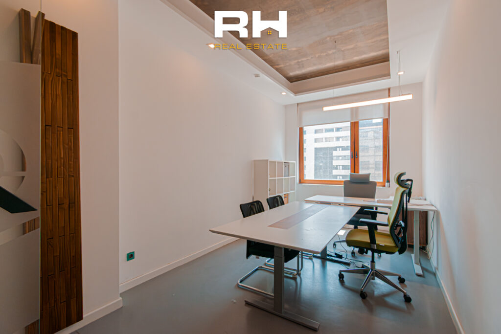 Zyre 404m² me #QIRA në Nartel Center, Lakrishtë