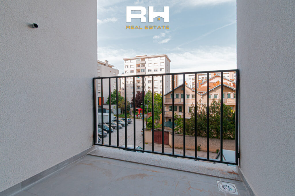 Banesë – Zyre 61m² me #QIRA në Emshir