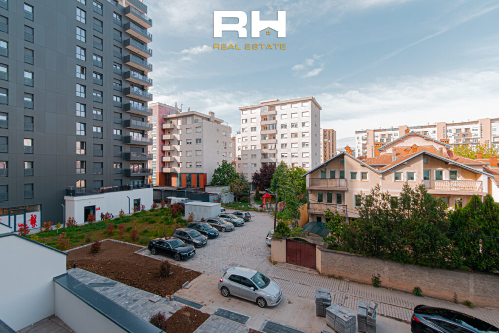 Banesë – Zyre 61m² me #QIRA në Emshir