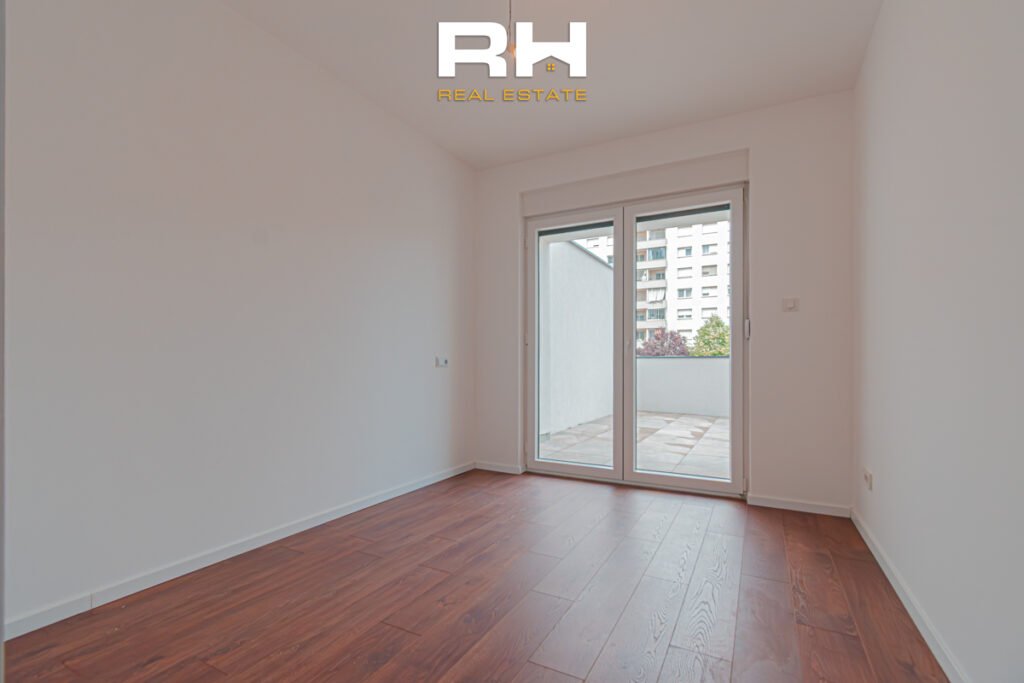 Banesë – Zyre 50.5m² + 25m² me #QIRA në Emshir