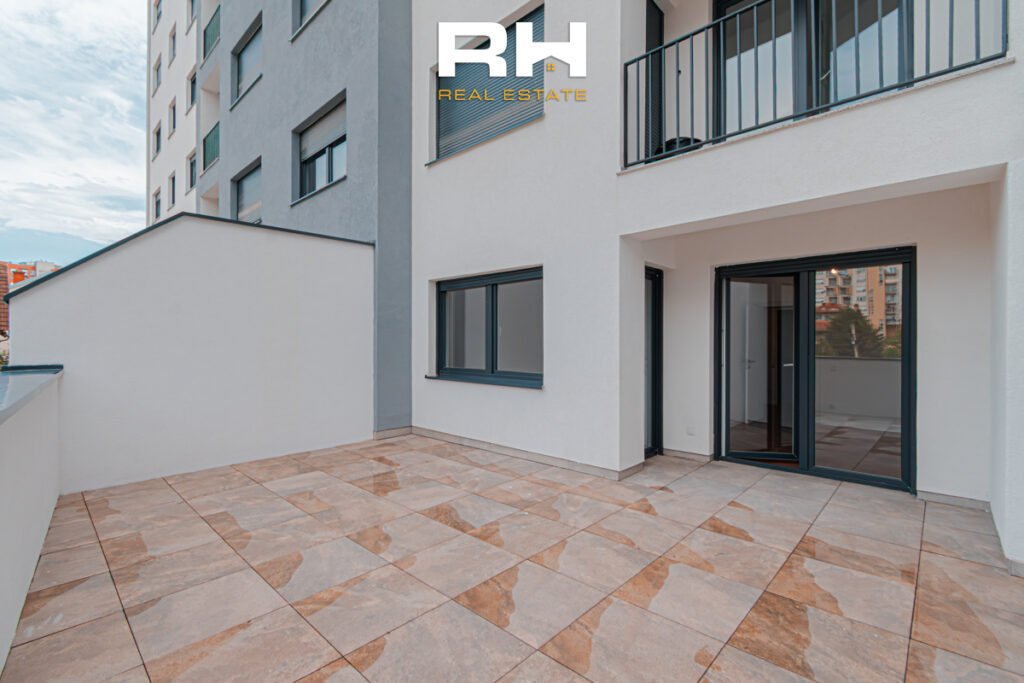 Banesë – Zyre 50.5m² + 25m² me #QIRA në Emshir