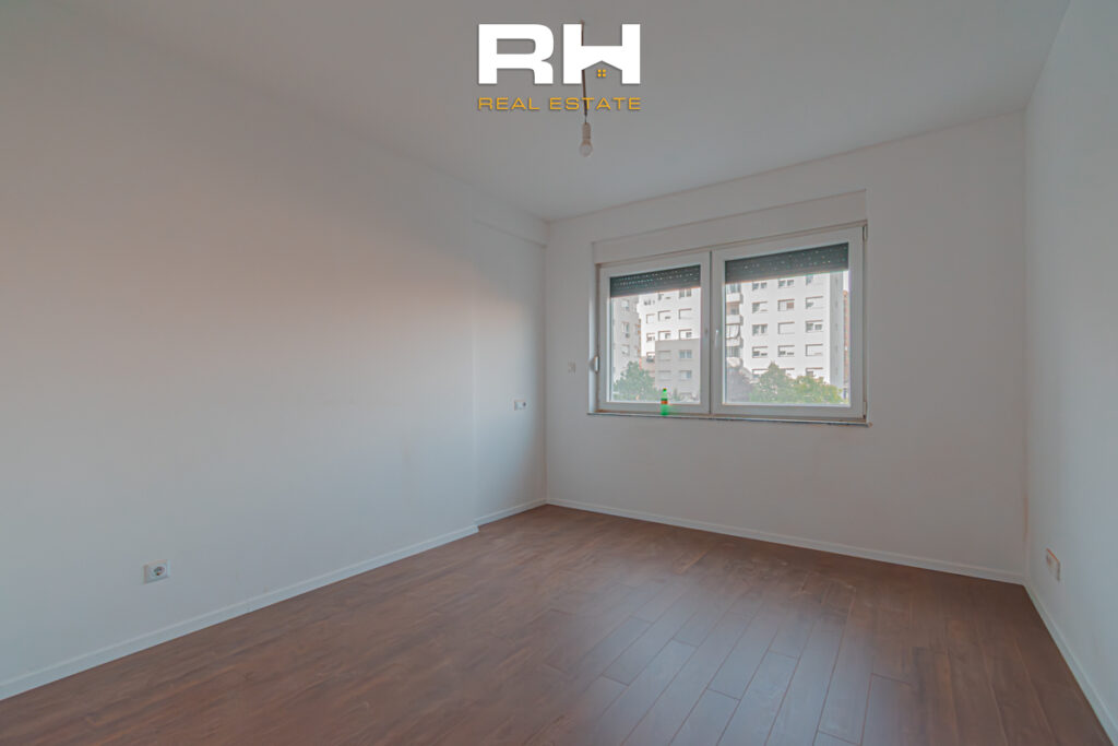 Banesë – Zyre 61m² me #QIRA në Emshir