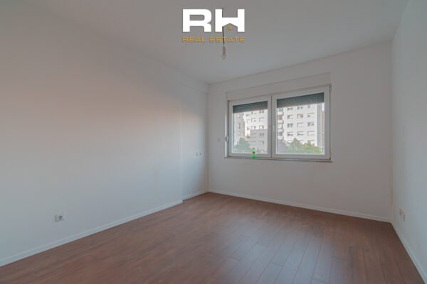 Banesë – Zyre 61m² me #QIRA në Emshir