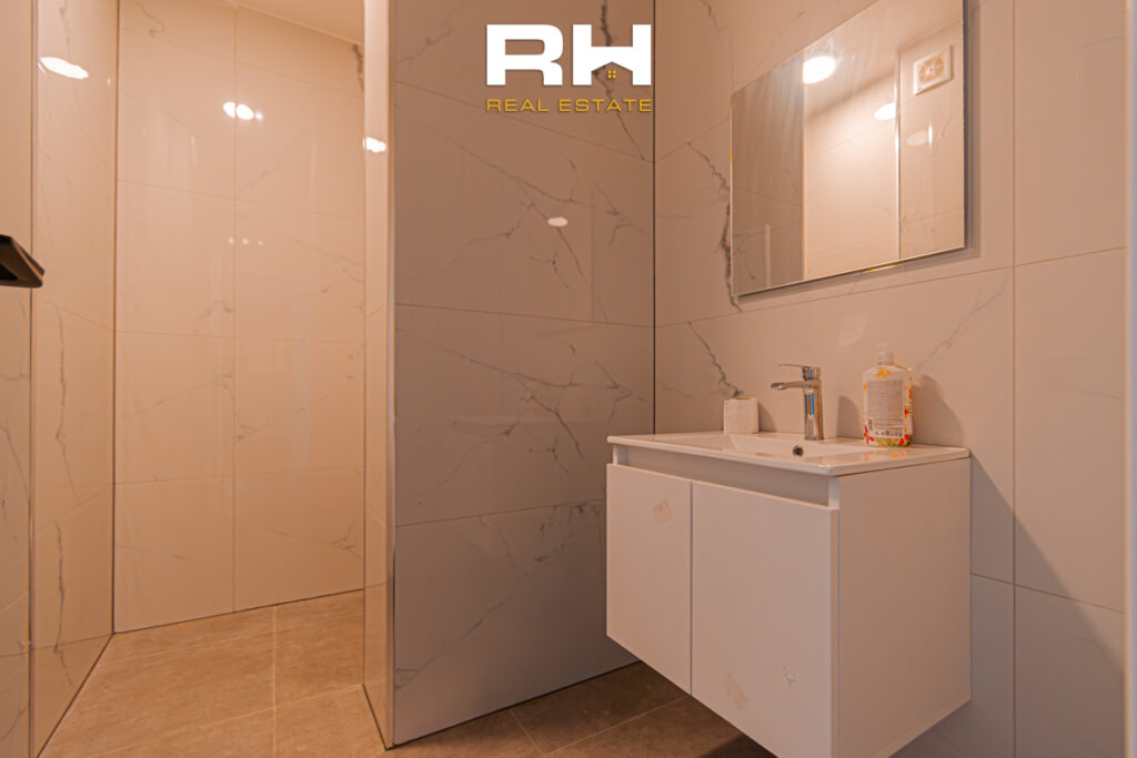 Banesë – Zyre 117m² me #QIRA në Veternik