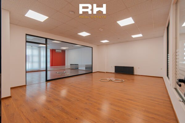Lokal – Zyre 480m² me #QIRA në Pejton