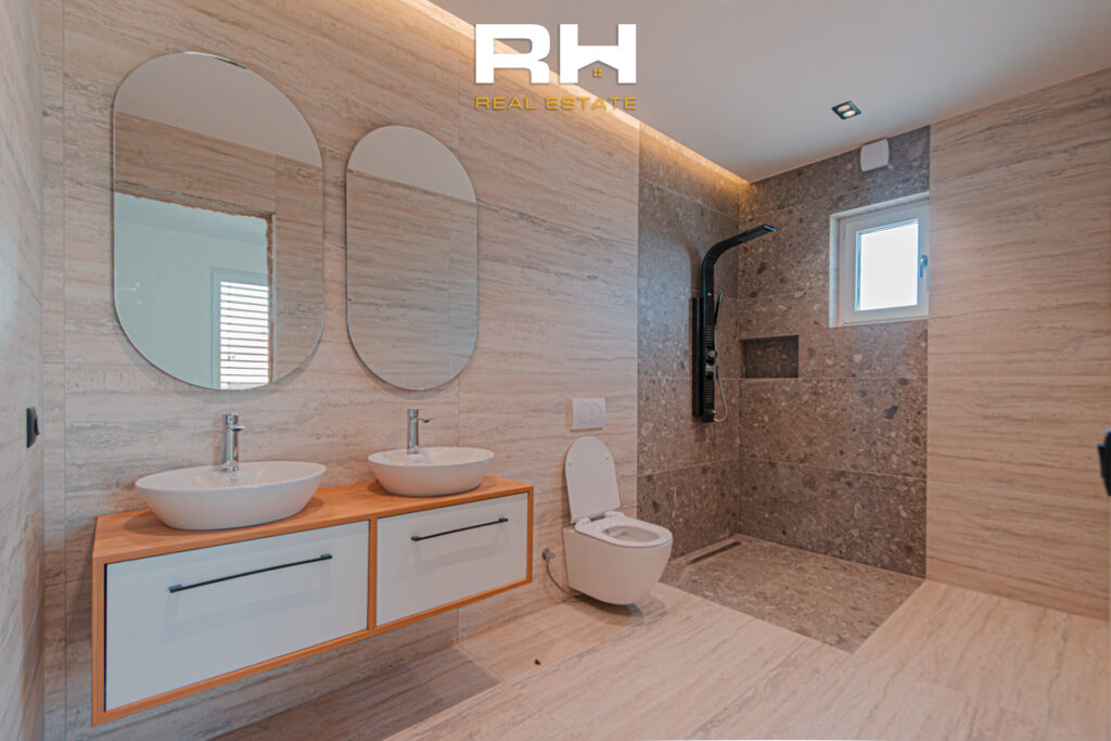 Shtëpi 550m² në SHITJE në Veternik
