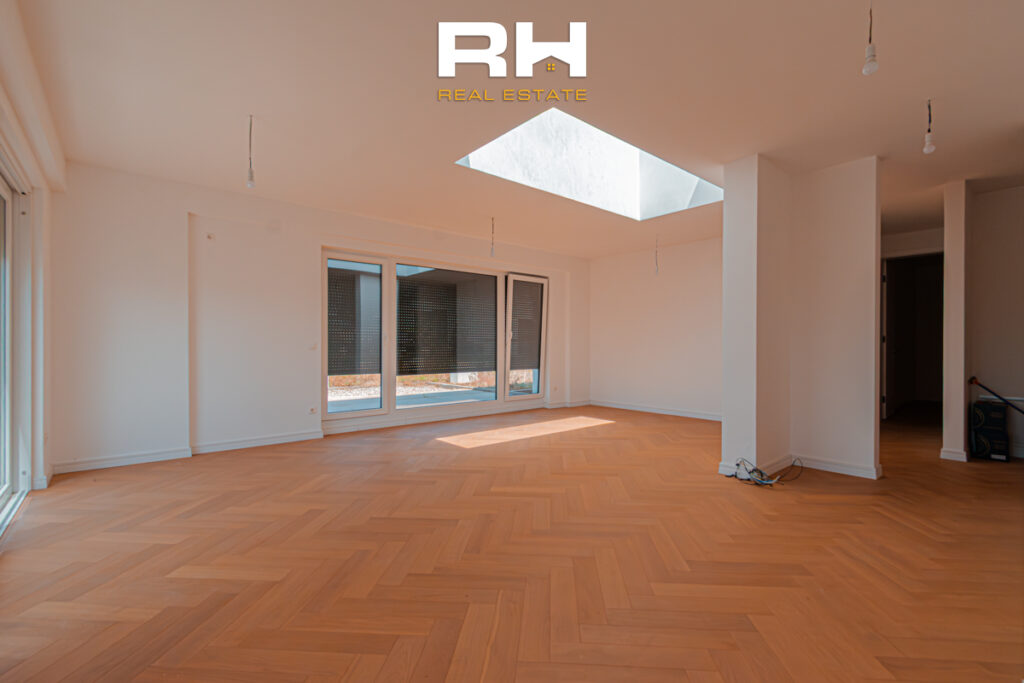 Penthouse 180m² + 150m² me #QIRA te Rruga B