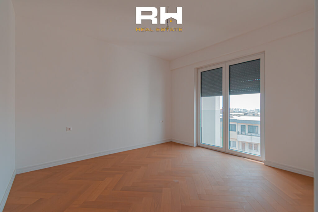 Penthouse 180m² + 150m² me #QIRA te Rruga B