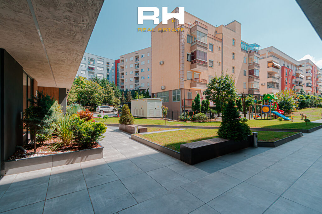 Penthouse 180m² + 150m² me #QIRA te Rruga B