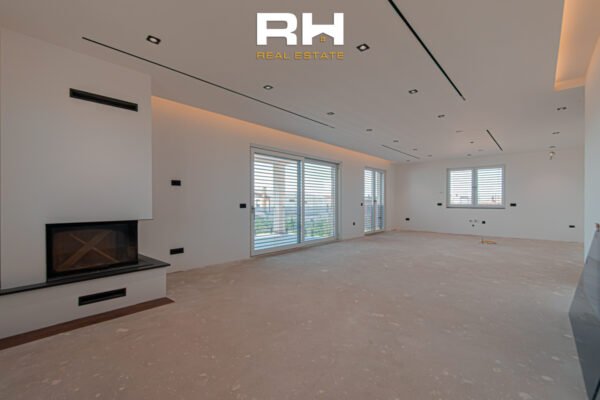Shtëpi 550m² në #SHITJE në Veternik