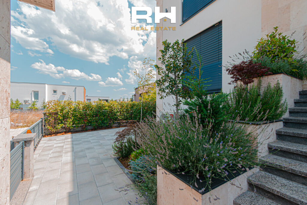 Shtëpi 550m² në SHITJE në Veternik