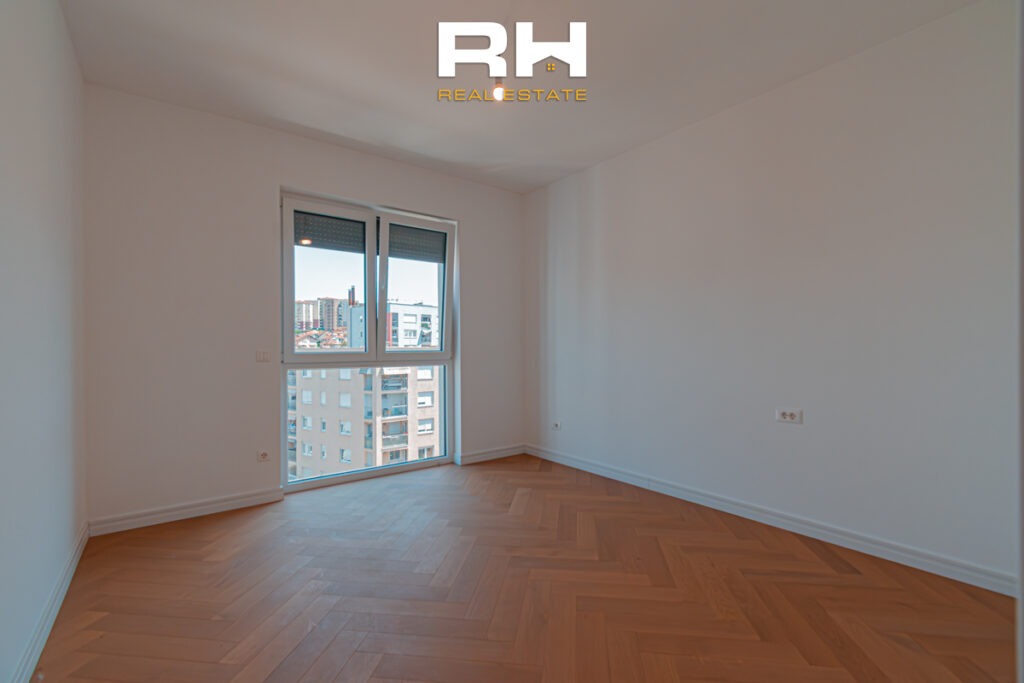 Penthouse 180m² + 150m² me #QIRA te Rruga B