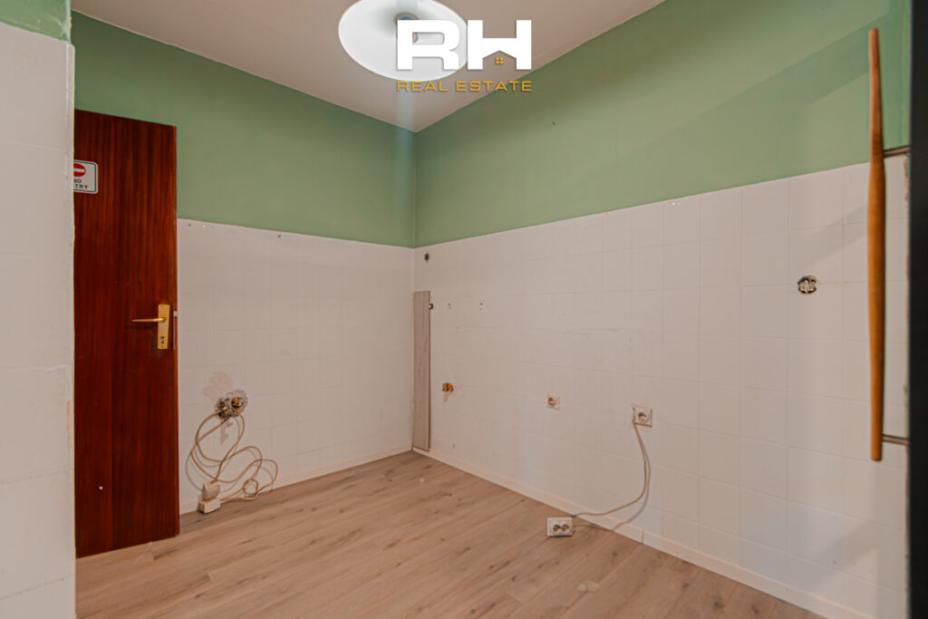Shtëpi 250m² në SHITJE dhe me #QIRA në Bregun e Diellit
