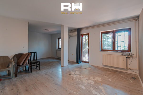 Shtëpi 250m² në #SHITJE dhe me #QIRA në Bregun e Diellit
