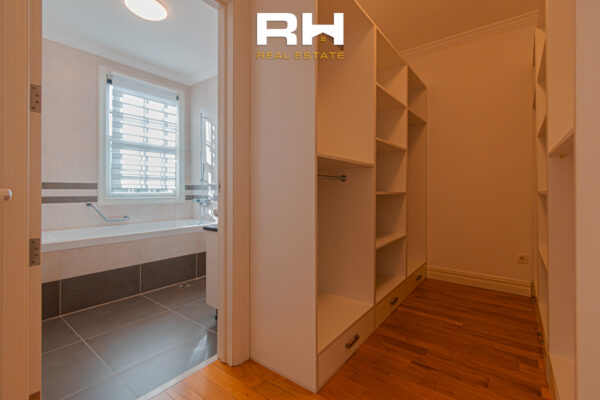 Shtëpi 260m² me #QIRA në Fshatin Ndërkombëtar