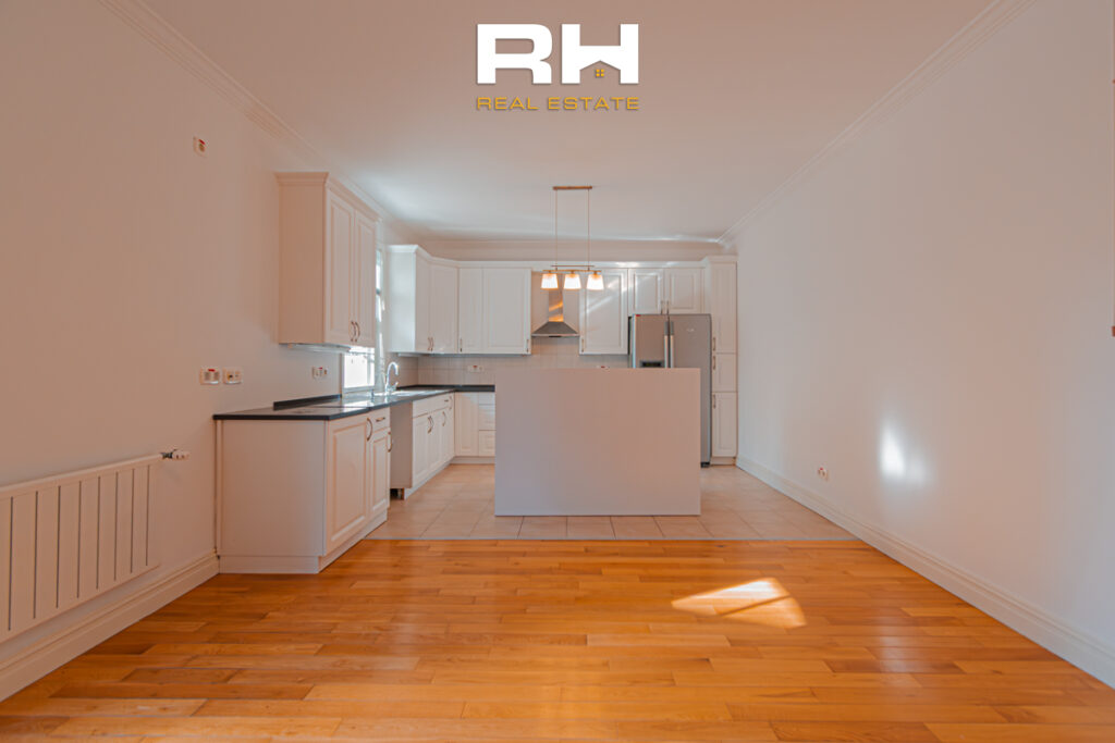 Shtëpi 260m² me #QIRA në Fshatin Ndërkombëtar