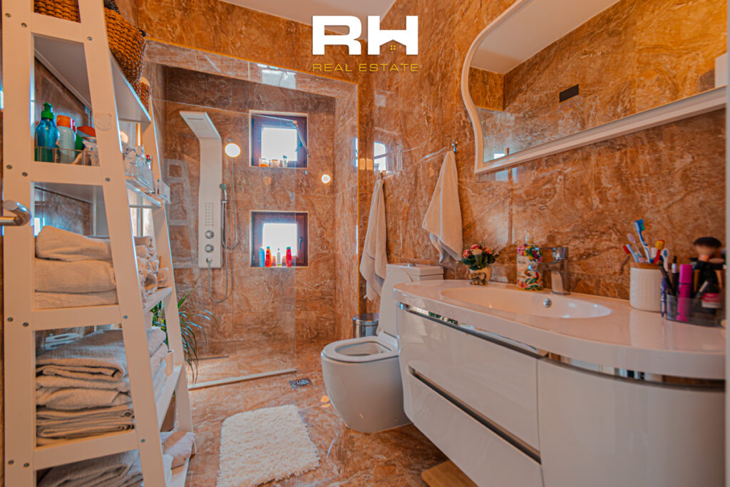 Shtëpi 275m² në SHITJE në Bërnicë e Poshtme