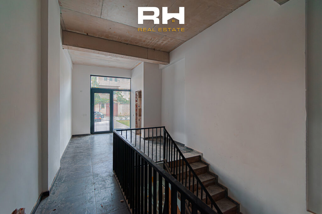Lokal 425m² në SHITJE në Emshir